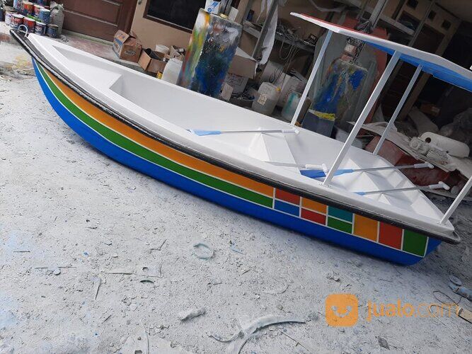 perahu dayung sampan atau perahu fiberglass