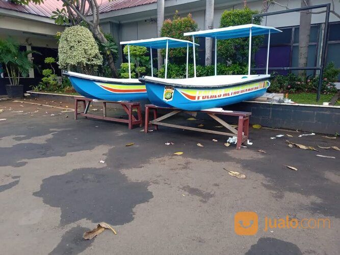 perahu mancing atau perahu sampan fiberglass