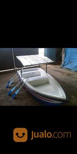 produksi perahu sampan atau perahu untuk memancing fiberglass