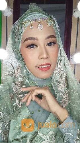 Makeup Wedding Hijab Modern Naturally Glam Murah jogja (by Tiyas Makeup)