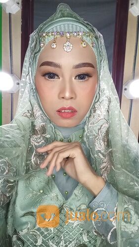 Makeup Wedding Hijab Modern Naturally Glam Murah jogja (by Tiyas Makeup)