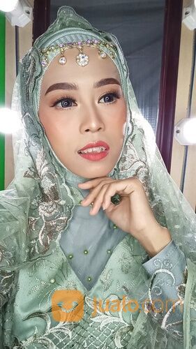 Makeup Wedding Hijab Modern Naturally Glam Murah jogja (by Tiyas Makeup)