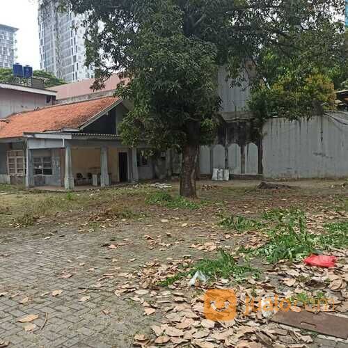 tanah (ada bangunan tua/ lama) jl Purnawarman Ujung (Senopati) Kebayoran Baru Jaksel.