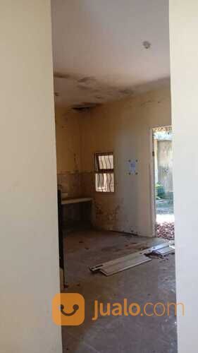 Rumah di kompleks Villa Palm dekat hotel Lombok Astoria Mataram