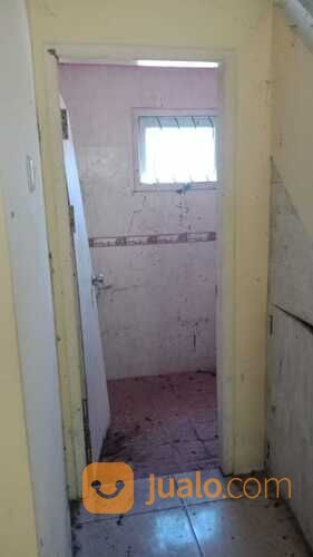 Rumah di kompleks Villa Palm dekat hotel Lombok Astoria Mataram