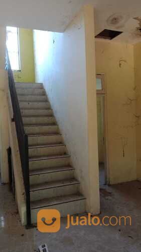 Rumah di kompleks Villa Palm dekat hotel Lombok Astoria Mataram