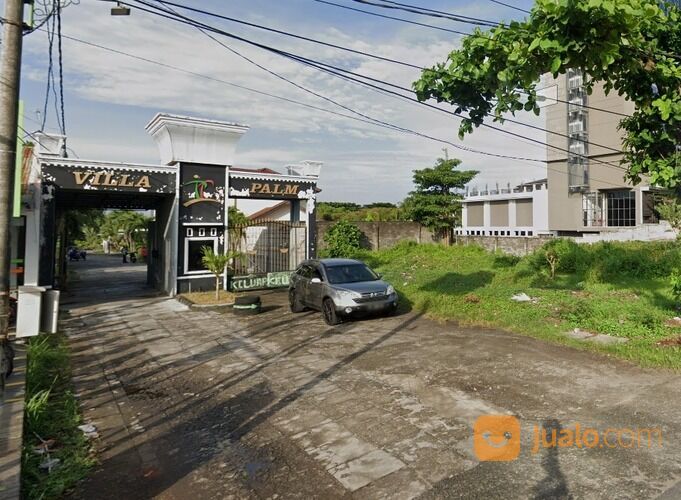 Rumah di kompleks Villa Palm dekat hotel Lombok Astoria Mataram