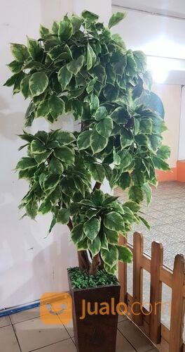 Pohon tanaman plastik