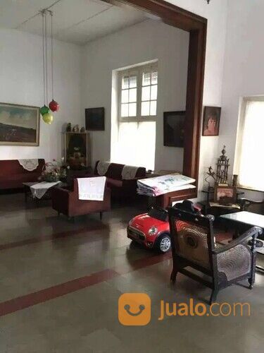 Rumah Tua Peninggalan Belanda Daerah Darmo Kota Surabaya