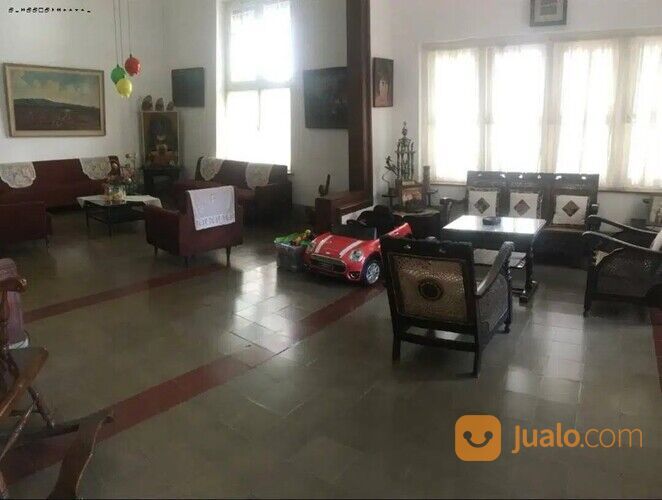 Rumah Tua Peninggalan Belanda Daerah Darmo Kota Surabaya