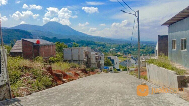 Rumah Strategis Jatihandap Cicaheum dengan Pemandangan Alam dan Cityview