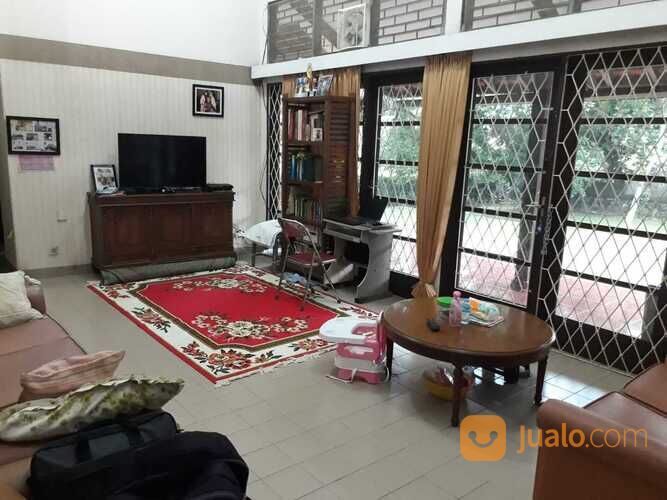 Rumah Mewah Terawat Siap Huni Halaman Luas Lokasi di Komplek Arco Sawangan
