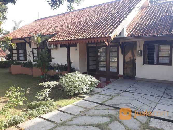 Rumah Mewah Terawat Siap Huni Halaman Luas Lokasi di Komplek Arco Sawangan