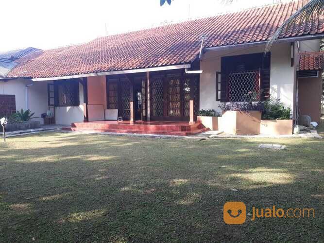 Rumah Mewah Terawat Siap Huni Halaman Luas Lokasi di Komplek Arco Sawangan