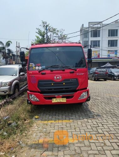 Truck Engkel 6 ban merk UD Truck Nissan