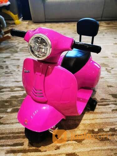 Mainan anak Motor Aki Vespa - Pink (Bekas)
