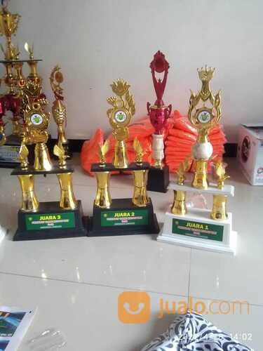 piala trophy mojokerto murah grosir dan ecer wa.085607596412