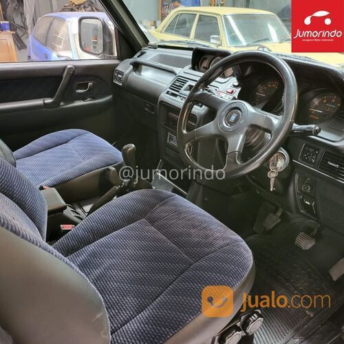 Mobil Mitsubishi Pajero SWB 1999