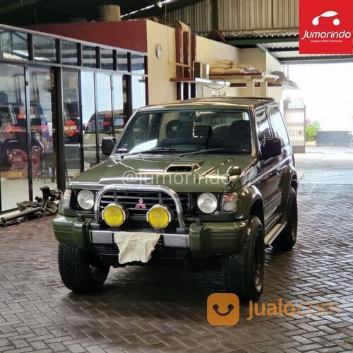 Mobil Mitsubishi Pajero SWB 1999
