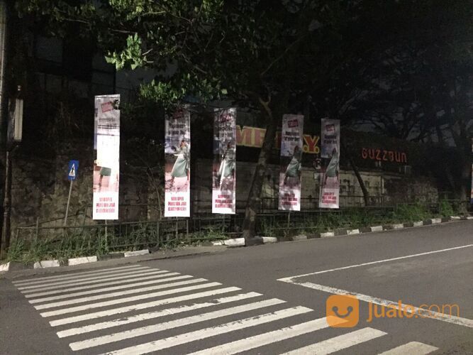 Umbul-umbul dan T Banner