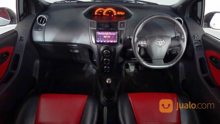Toyota Yaris S TRD Sportivo MT 2012 Hitam