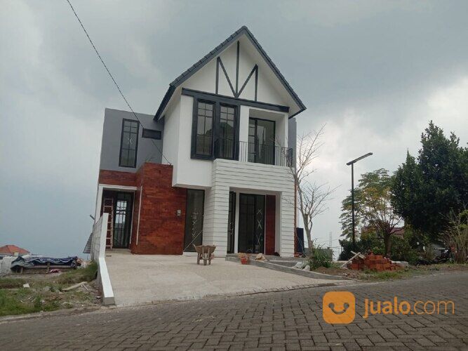 Modern Batu Panderman Hill 2 Lantai Dekat Wisata Kota Batu