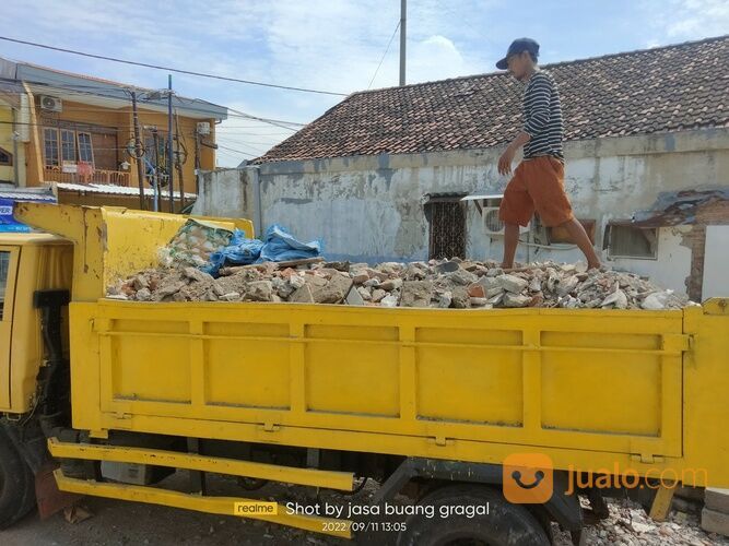 Melayani jasa buang gragal bekas bongkaran rmh dll
