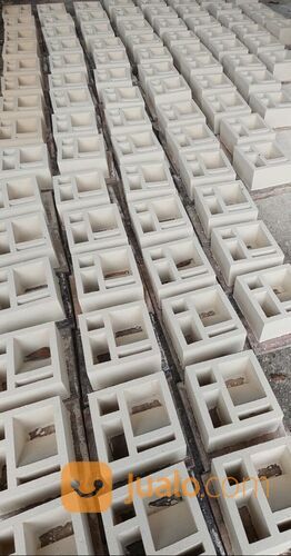 Roster Loster Partisi Beton Minimalis