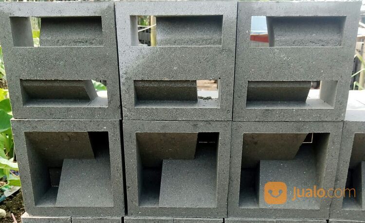 Roster Loster Partisi Beton Minimalis