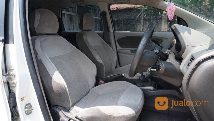 Chevrolet Spin LTZ MT 2013 Putih