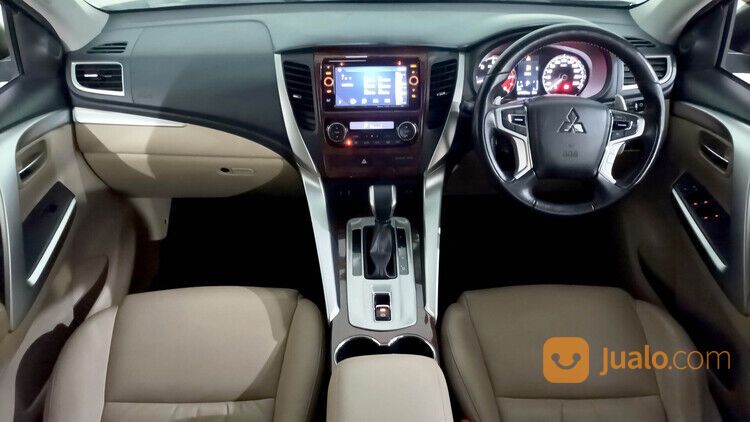 Mitsubishi Pajero Sport 2.4 Dakar Ultimate 4X2 AT 2017 Hitam