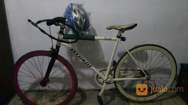 Sepeda Balap lengkap dengan helm dan kunci gemboknya