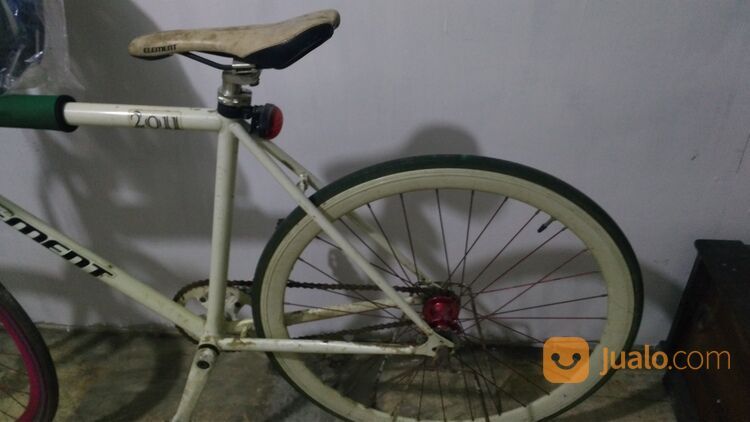 Sepeda Balap lengkap dengan helm dan kunci gemboknya