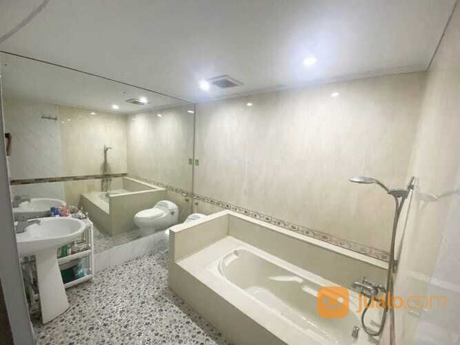 Rumah mewah Pondok Gede bonus BMW