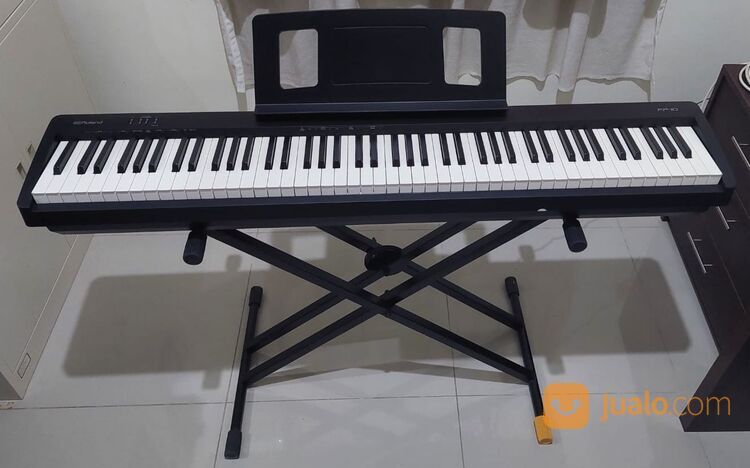 Digital Piano Roland FP-10 (bonus stand)