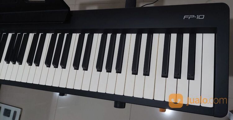 Digital Piano Roland FP-10 (bonus stand)