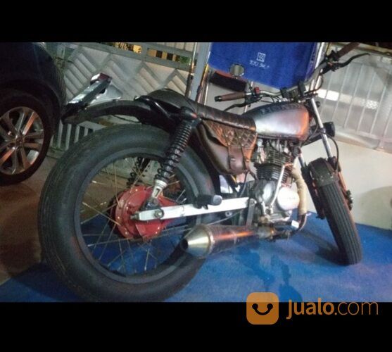 Motor CB 100 Tahun 1978 Silver Gagah