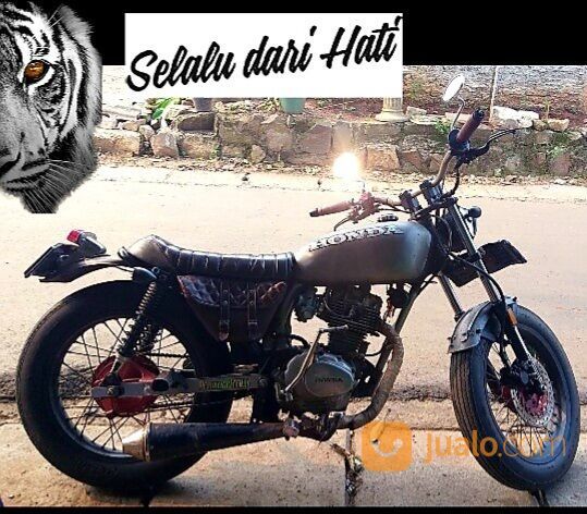 Motor CB 100 Tahun 1978 Silver Gagah