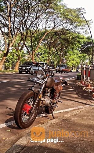 Motor CB 100 Tahun 1978 Silver Gagah