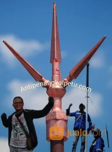 Pusat Pemasangan Penangkal Petir Tiang Triangle Beji Depok