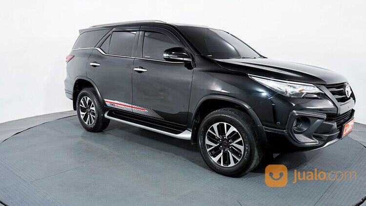 Toyota Fortuner 2.4 VRZ TRD AT 2018 Hitam