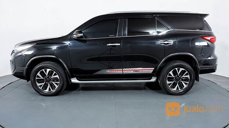 Toyota Fortuner 2.4 VRZ TRD AT 2018 Hitam
