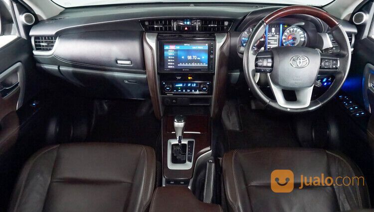 Toyota Fortuner 2.4 VRZ TRD AT 2018 Hitam