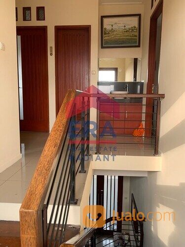 Rumah di Villa Graha Hijau, Pondok Ranji dengan Fasilitas Club House