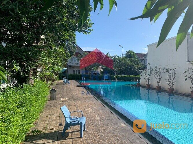 Rumah di Villa Graha Hijau, Pondok Ranji dengan Fasilitas Club House