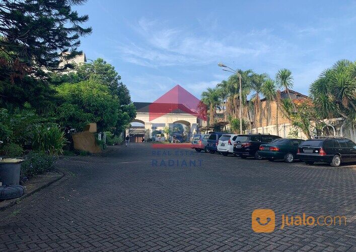 Rumah di Villa Graha Hijau, Pondok Ranji dengan Fasilitas Club House