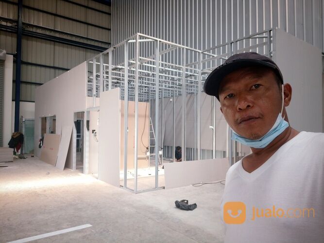 PEMBUATAN KANTOR PARTISI DAN PLAFON STRUKTUR BAJA RINGAN