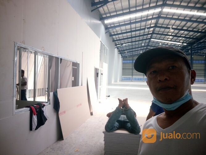 PEMBUATAN KANTOR PARTISI DAN PLAFON STRUKTUR BAJA RINGAN