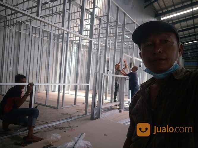 PEMBUATAN KANTOR PARTISI DAN PLAFON STRUKTUR BAJA RINGAN