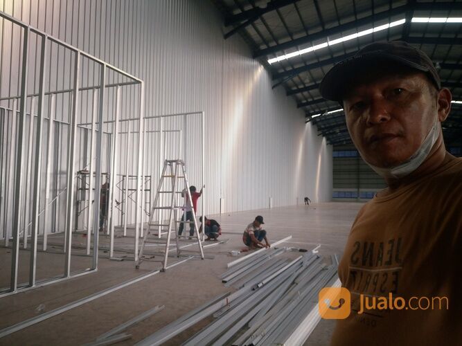 PEMBUATAN KANTOR PARTISI DAN PLAFON STRUKTUR BAJA RINGAN